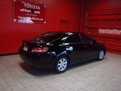 toyota camry 2011 black sedan le gasoline 4 cylinders front wheel drive automatic 76116