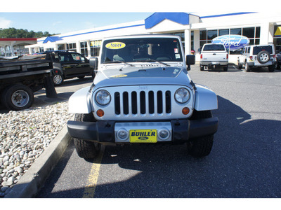 jeep wrangler unlimited 2008 bright silver suv sahara gasoline 6 cylinders 4 wheel drive automatic with overdrive 07724