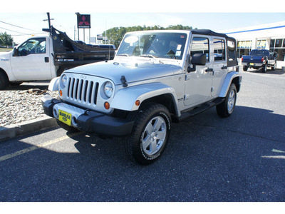 jeep wrangler unlimited 2008 bright silver suv sahara gasoline 6 cylinders 4 wheel drive automatic with overdrive 07724