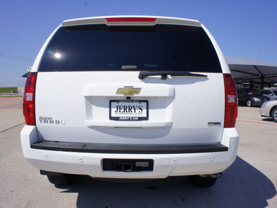 chevrolet tahoe 2011 white suv ls 8 cylinders automatic 76087