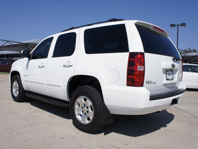 chevrolet tahoe 2011 white suv ls 8 cylinders automatic 76087