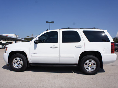 chevrolet tahoe 2011 white suv ls 8 cylinders automatic 76087