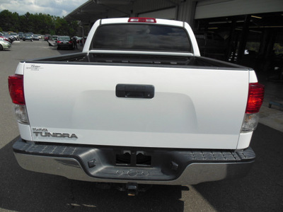 toyota tundra 2010 white crew 2wd v8 5 7 g gasoline 8 cylinders 2 wheel drive automatic 34788