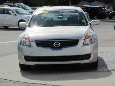 nissan altima 2009 silver sedan s gasoline 4 cylinders front wheel drive automatic 33884