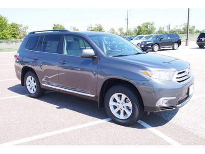 toyota highlander 2013 magnetic gray suv plus gasoline 6 cylinders front wheel drive automatic 77074