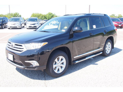 toyota highlander 2013 black suv plus gasoline 4 cylinders front wheel drive automatic 77074