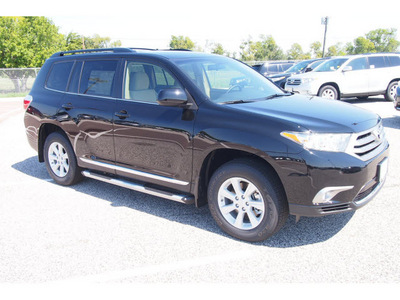 toyota highlander 2013 black suv plus gasoline 6 cylinders front wheel drive automatic 77074