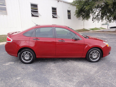 ford focus 2010 red sedan se 4 cylinders automatic 78028