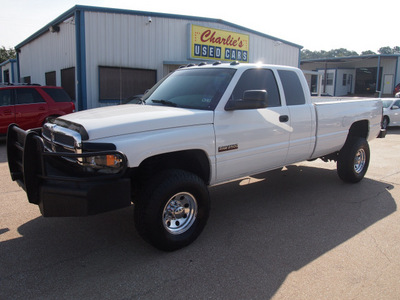 dodge ram 2500 2002 white slt diesel 6 cylinders 4 wheel drive manual 77340