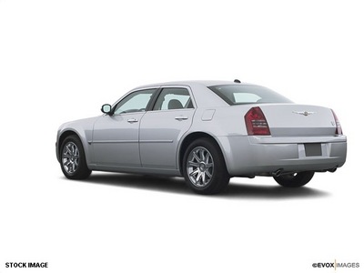 chrysler 300 2005 sedan gasoline 6 cylinders rear wheel drive 4 speed automatic 13502