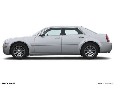 chrysler 300 2005 sedan gasoline 6 cylinders rear wheel drive 4 speed automatic 13502