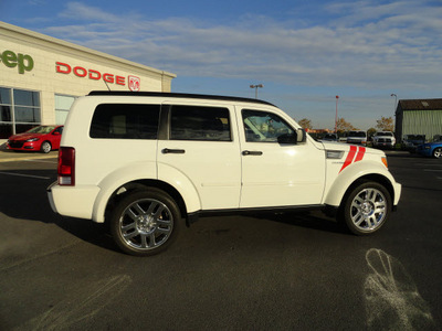 dodge nitro 2010 white suv 6 cylinders automatic 60915