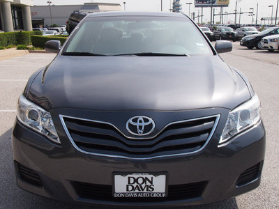 toyota camry 2011 gray sedan le gasoline 4 cylinders front wheel drive automatic 76011