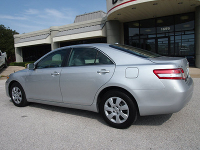 toyota camry 2011 silver sedan le gasoline 4 cylinders front wheel drive automatic 76011