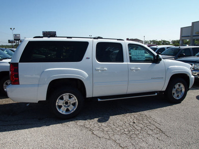 chevrolet suburban 2013 white suv lt 1500 8 cylinders automatic 78064