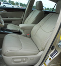 toyota avalon 2011 tan sedan 6 cylinders automatic 75604