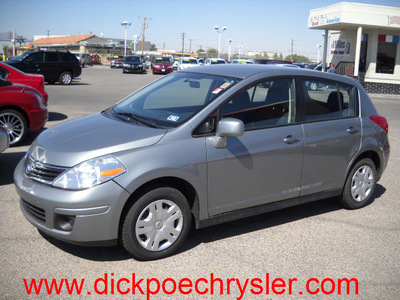 nissan versa 2011 gray hatchback gasoline 4 cylinders front wheel drive automatic 79925