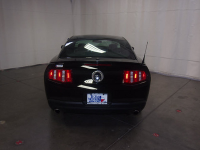 ford mustang 2010 black coupe gt premium 8 cylinders 5 speed manual 76108