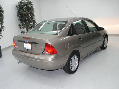 ford focus 2003 beige sedan se gasoline 4 cylinders front wheel drive automatic 91731