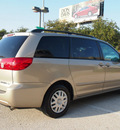 toyota sienna 2006 lt  brown van le 7 passenger gasoline 6 cylinders front wheel drive automatic 76011