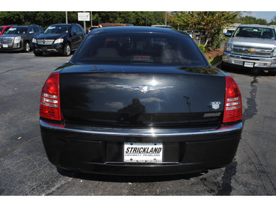 chrysler 300c 2005 black sedan gasoline 8 cylinders rear wheel drive automatic with overdrive 77581