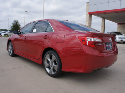 toyota camry 2012 red sedan se gasoline 4 cylinders front wheel drive steptronic 76049
