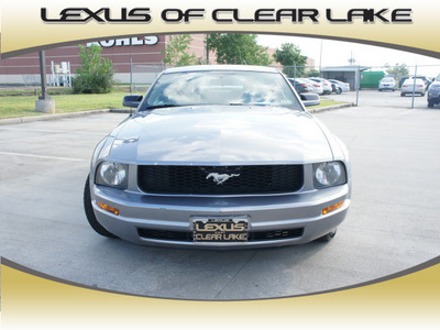 ford mustang 2006 gray coupe v6 deluxe gasoline 6 cylinders rear wheel drive automatic 77546