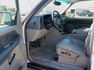 chevrolet suburban 2003 white suv 1500 z71 dvd flex fuel 8 cylinders 4 wheel drive automatic 55318