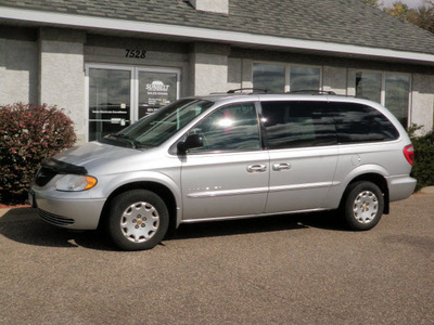 chrysler town and country 2001 silver van lx gasoline 6 cylinders front wheel drive automatic 55016