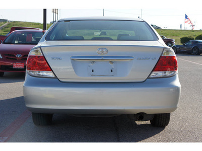 toyota camry 2006 silver sedan le gasoline 4 cylinders front wheel drive automatic 76543