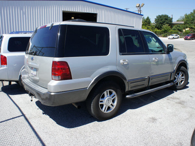 ford expedition 2005 lt  gray suv xlt gasoline 8 cylinders rear wheel drive automatic 75062