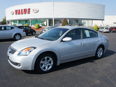 nissan altima 2009 silver sedan 4 cylinders automatic 19153