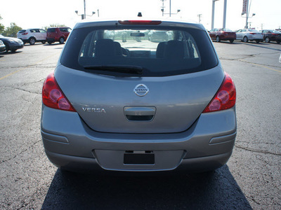 nissan versa 2011 gray hatchback 4 cylinders automatic 19153