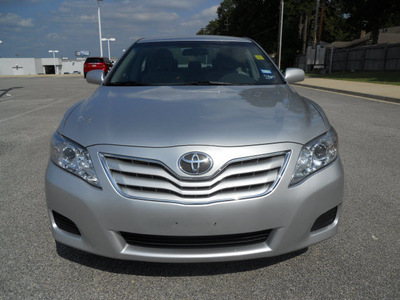 toyota camry 2011 silver sedan le 4 cylinders automatic 75604