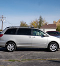 toyota sienna 2005 lt  gray van xle gasoline 6 cylinders all whee drive automatic 61832