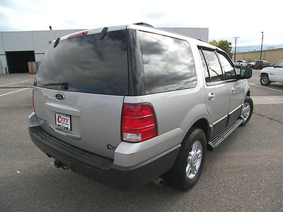 ford expedition 2004 silver suv xlt gasoline 8 cylinders rear wheel drive automatic 81212