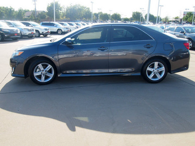 toyota camry 2012 gray sedan se gasoline 4 cylinders front wheel drive automatic 75067