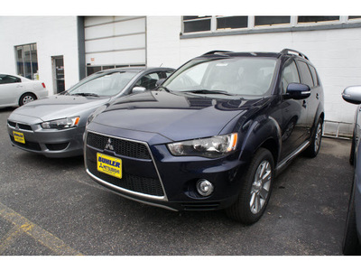 mitsubishi outlander 2013 dk  blue se gasoline 4 cylinders all whee drive automatic 07724
