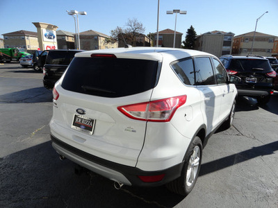 ford escape 2013 white suv se 4x4 gasoline 4 cylinders 4 wheel drive automatic with overdrive 60546