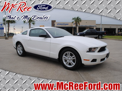 ford mustang 2012 white coupe gasoline 6 cylinders rear wheel drive automatic with overdrive 77539