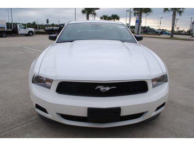 ford mustang 2012 white coupe gasoline 6 cylinders rear wheel drive automatic with overdrive 77539