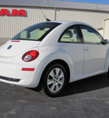volkswagen new beetle 2009 white hatchback pzev gasoline 5 cylinders front wheel drive 6 speed automatic 46410