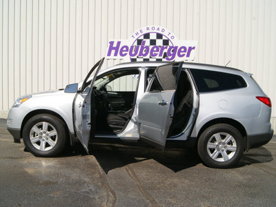 chevrolet traverse 2011 silver ice lt gasoline 6 cylinders all whee drive automatic 80905