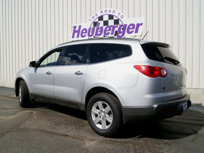 chevrolet traverse 2011 silver ice lt gasoline 6 cylinders all whee drive automatic 80905