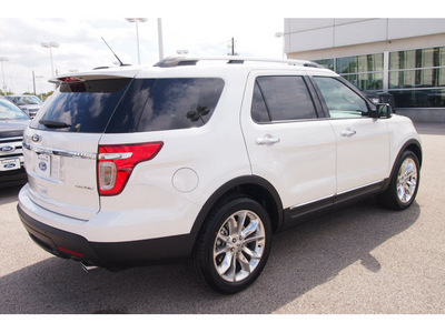 ford explorer 2013 white suv xlt 6 cylinders automatic 77074