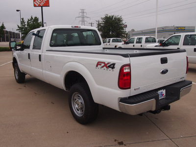 ford f 250 2012 white xl 8 cylinders automatic 76108