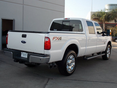 ford f 250 super duty 2012 white lariat 8 cylinders automatic with overdrive 77074