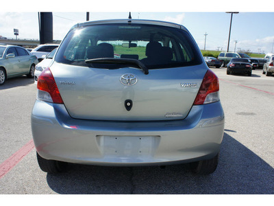 toyota yaris 2009 green hatchback gasoline 4 cylinders front wheel drive automatic 76543