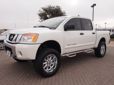 nissan titan 2012 white sv flex fuel 8 cylinders 2 wheel drive automatic 76011