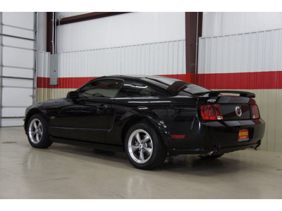 ford mustang 2006 black coupe gt deluxe gasoline 8 cylinders rear wheel drive automatic 79110